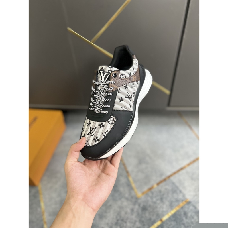 l**is V*t*n sneakers